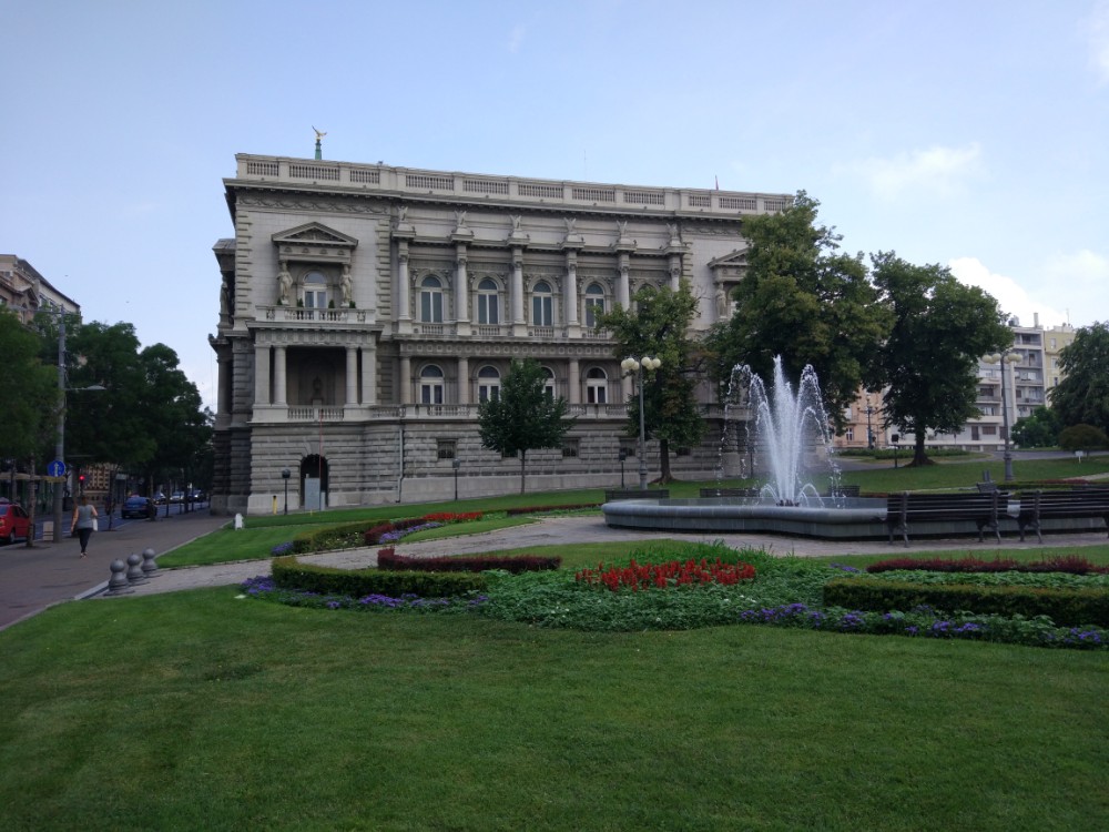 塞尔维亚新旧王宫。