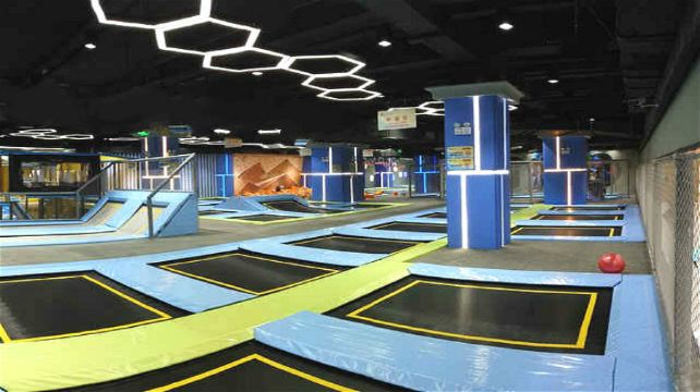 反弹蹦床公园(北碚万达广场)