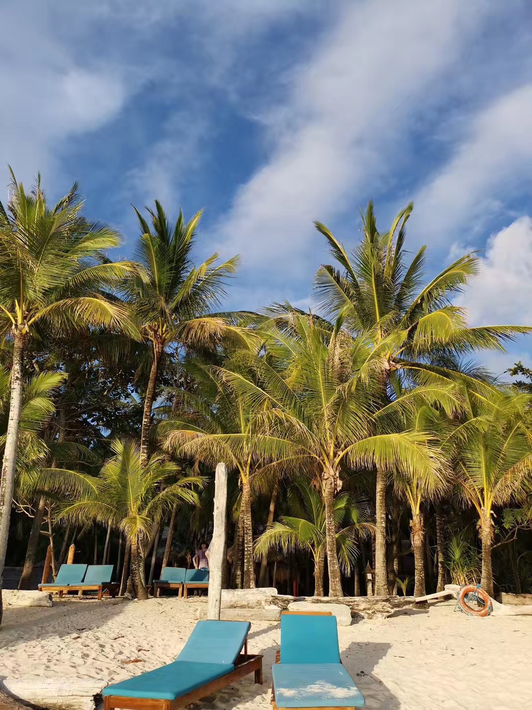 Hayahay Treehouse Bar and View Deck