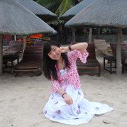 画风筝的小女孩