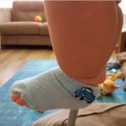 脚踩七彩祥云的大英雄