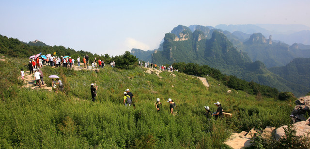 登顶之后无限美丽的山峦总是让人分外感动