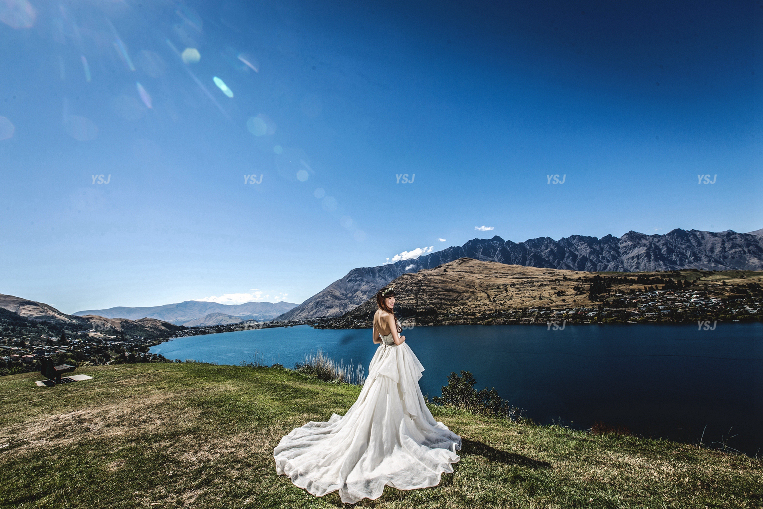 干货新西兰皇后镇的婚礼实记 【皇后镇风景】  皇后镇是一个被南阿尔卑斯山包围的美丽小镇, 也是一个依
