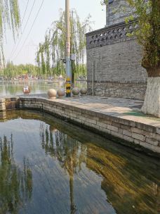 曲水亭街-济南-大头happy