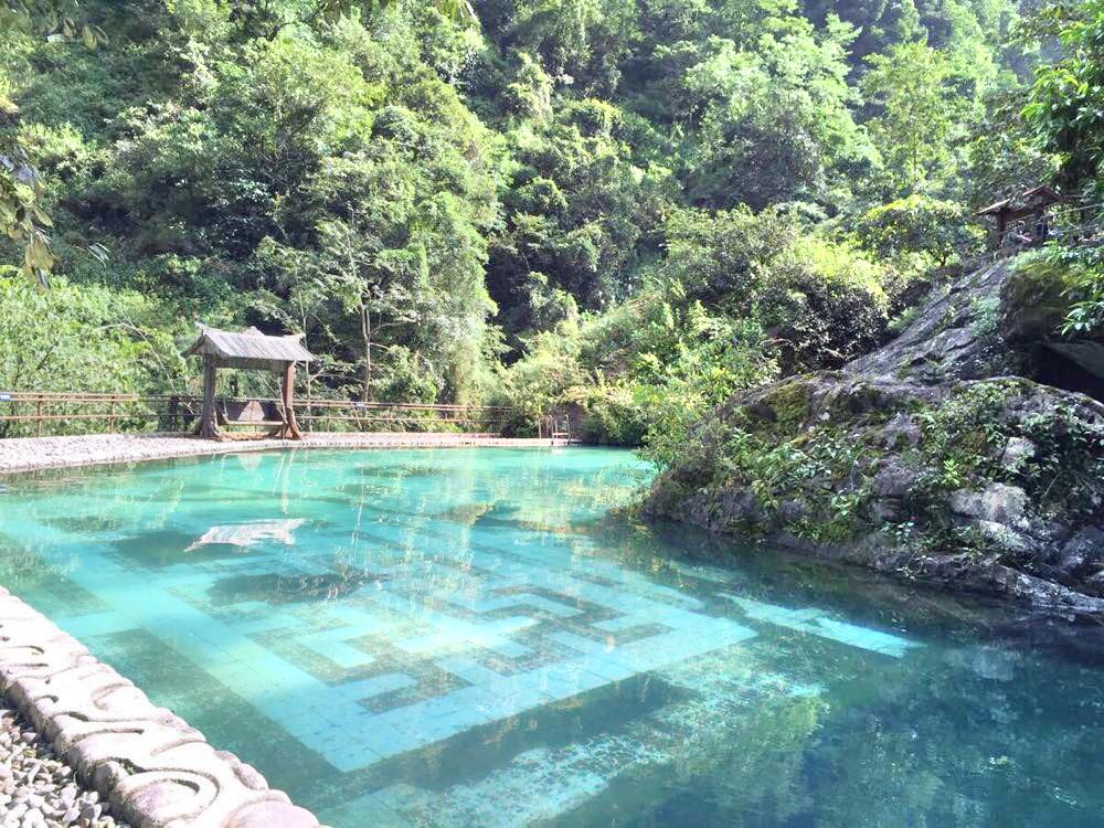 大漕河温泉瀑布