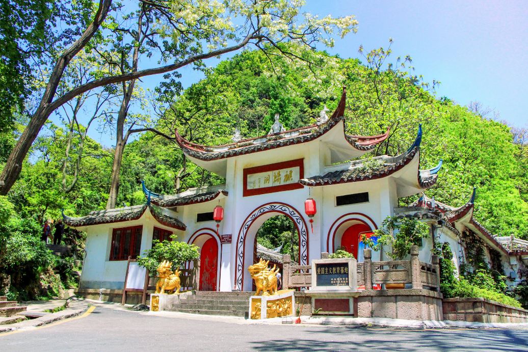 黔灵山动物园-麒麟洞