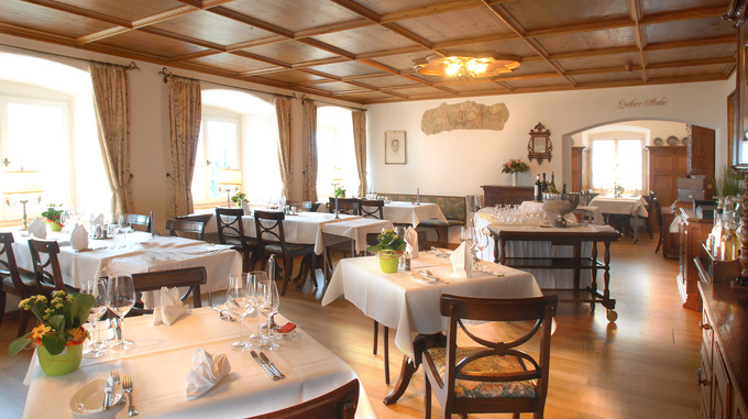 Hotel Gasthof Lowen餐厅图片