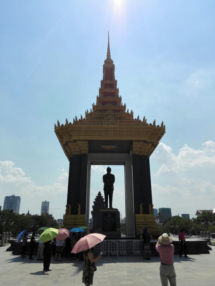 金边是柬埔寨的首都，非常的繁华一点感受不到这个国家的贫穷。