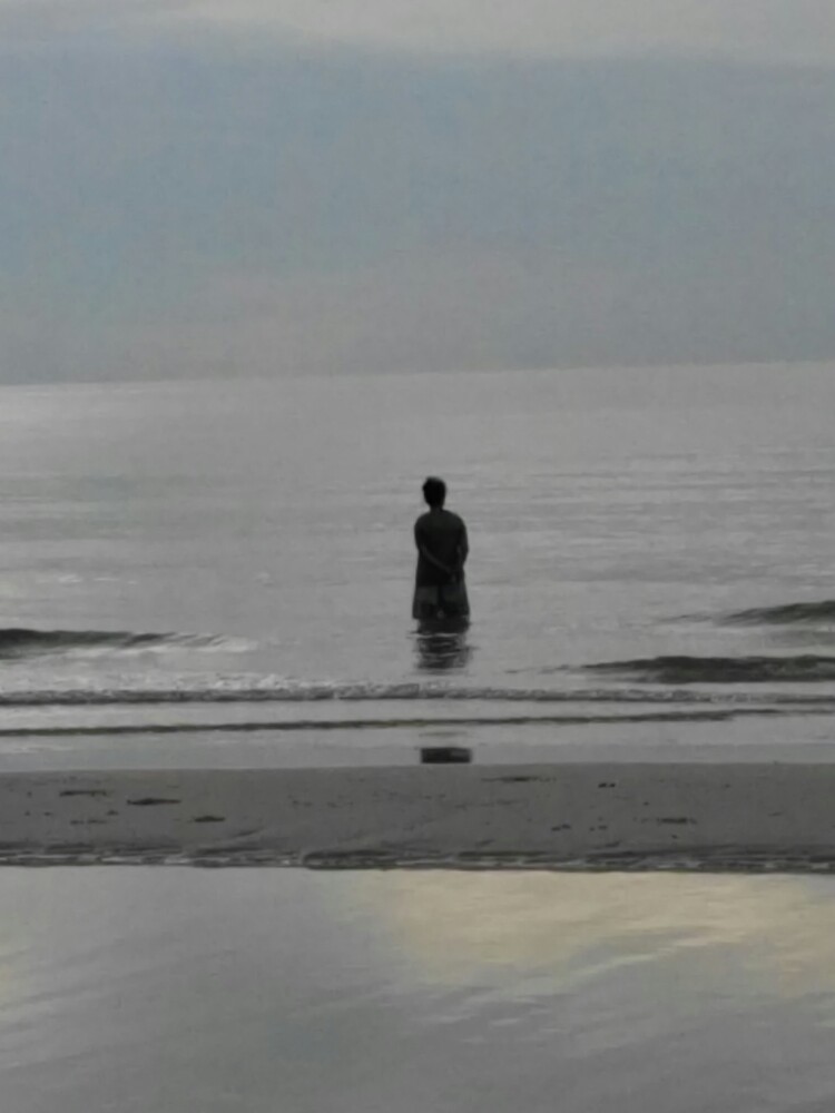 华欣海滩的孤独者