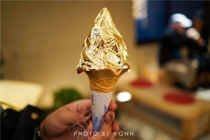 吃金箔冰淇淋,奢侈的享受！