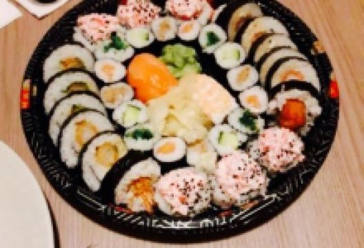 Yoshi Sushi美食图片