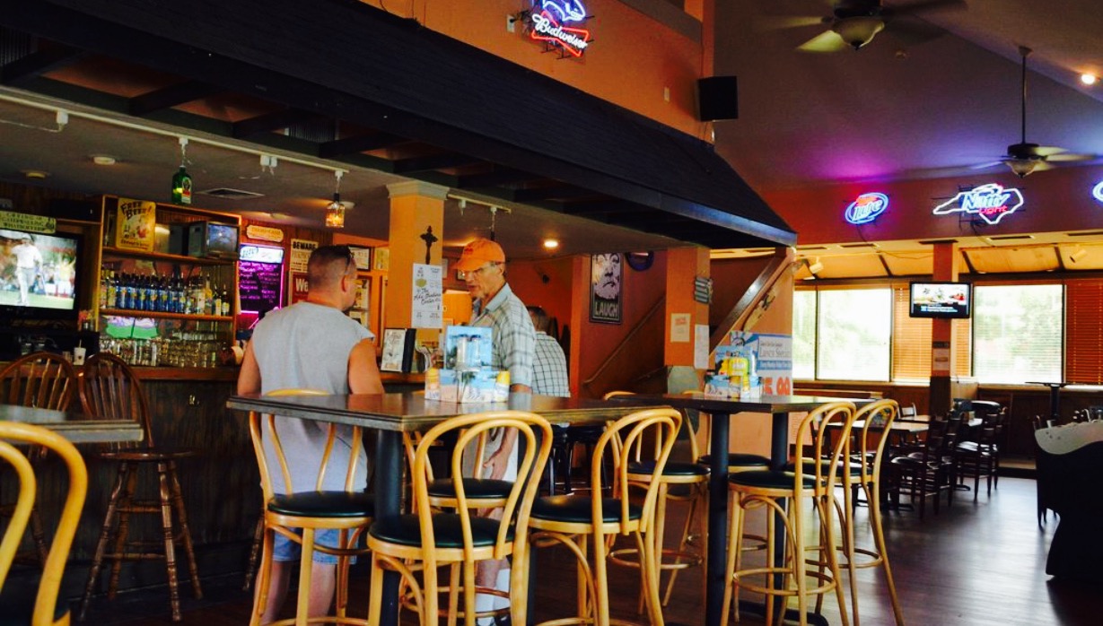 Lake Town Tavern餐厅图片