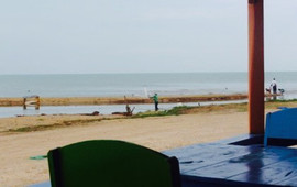 Island Breeze Bar & Grill