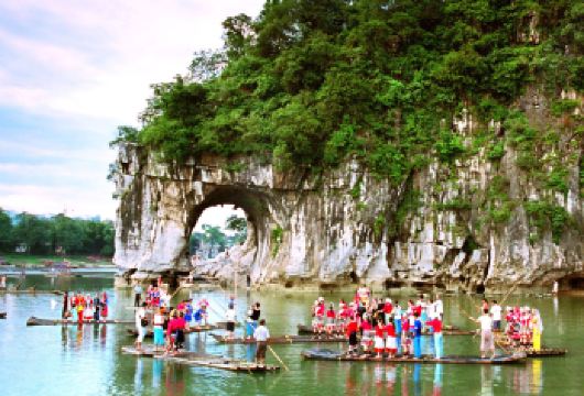 桂林象鼻山+叠彩山+七星景区+独秀峰王城+东西巷一日【私家团【私家小团丨小众玩法丨纯玩无购丨独立包车丨行程可调丨随停随走丨时间自由丨上门接送】