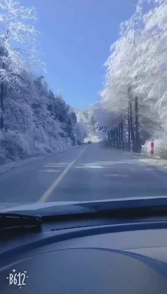 雪后的盘山公路