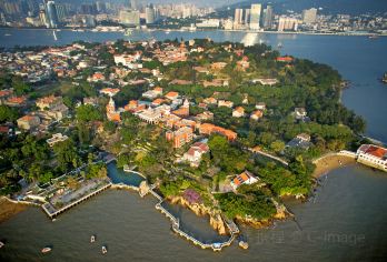 厦门鼓浪屿包车一日游【含往返船票+司兼导专业服务+上门车接】【吉时船票，上午上岛游玩更充分，时间自由，含酒店到码头车接】