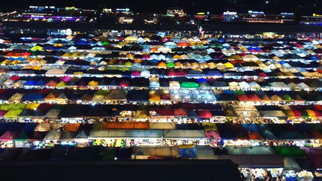 Train Night Market Ratchada