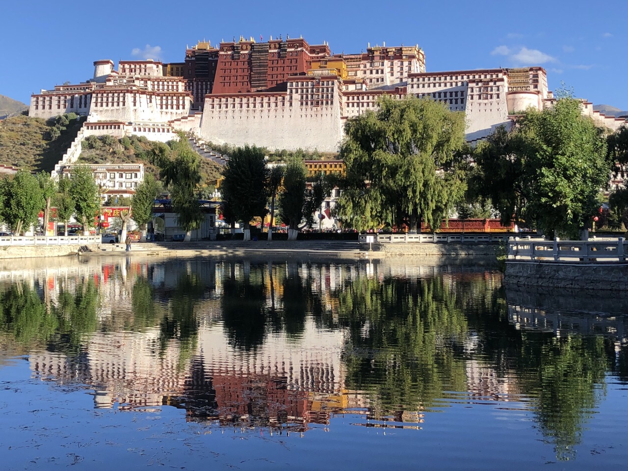 参观布达拉宫，是西藏行梦寐以求的事