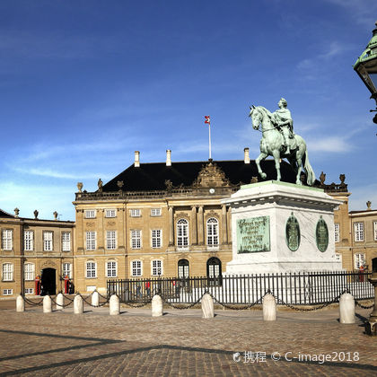 丹麦哥本哈根新港+阿美琳堡宫+哥本哈根市政厅+盖费昂喷泉一日游