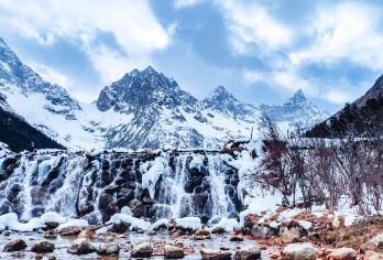理县毕棚沟+桃坪羌寨一日游包车+冬季赏雪夏季避暑+三环内接送【[品质纯玩]纯玩品质，不进店购物，无强制消费行程透明！】