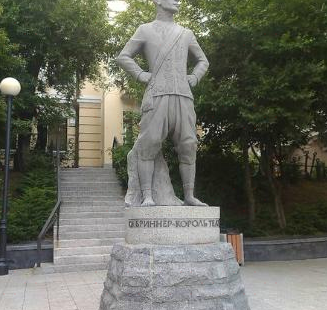 Yul Brynner Monument