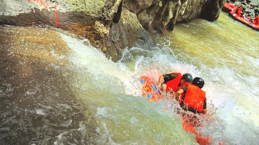 江南大峡谷军事漂流