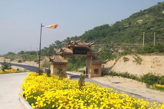 青山新雨后,雨后登烟台天崮山。