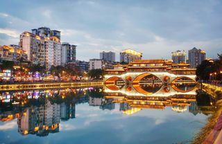 成都的这三条街闻名全国,本地人很嫌弃,外来游客抢着去!