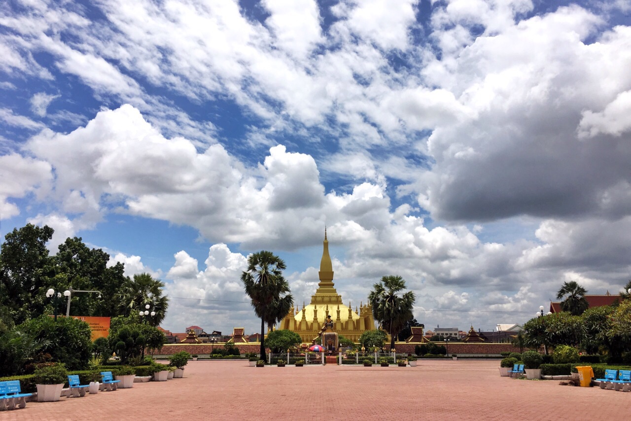 “塔銮”老挝的佛教圣地