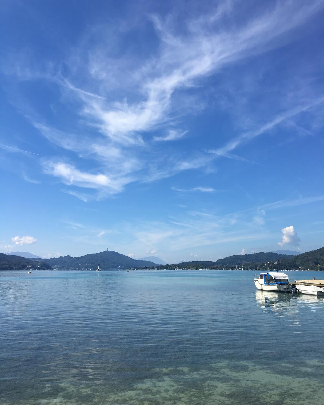 奥地利闻名遐迩的旅游景点，沃尔特湖  【如蓝宝石般的沃尔特湖】 对于喜欢自驾游的我来说，沃尔特湖是不