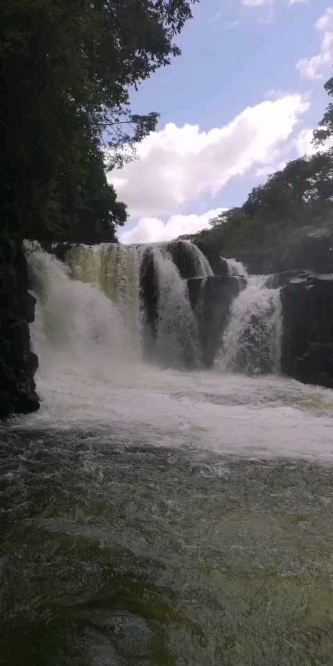 毛里求斯海河瀑布 山泉水和海水的交汇处
