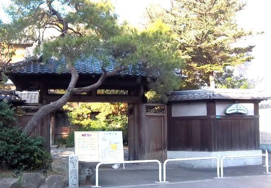 日本性价比超级高的温泉——二日市温泉 今天我们一行来到了日本的二日市温泉。二日市温泉是在日本筑紫野市
