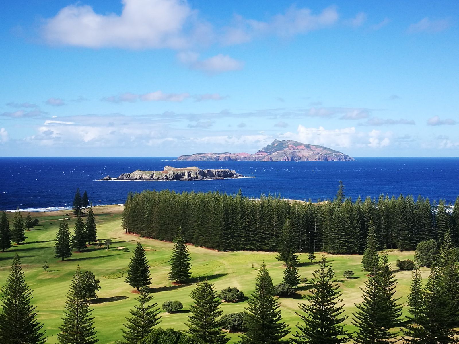 诺福克岛（Norfolk Island） 太平洋西南部的澳大利亚海外领地，行政中心金斯敦(Kings