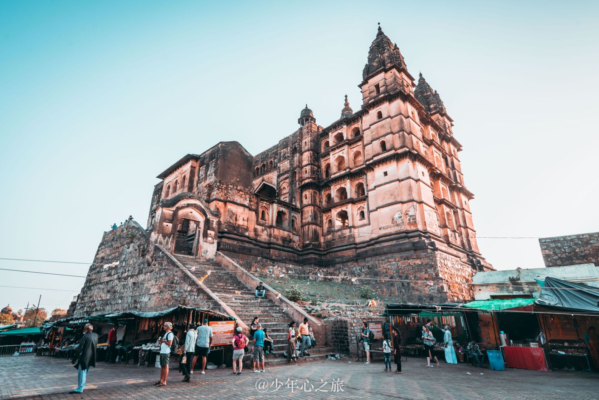 奥恰Chaturbhuj Temple｜印度风格的寺庙 ✨✨✨ 这座寺庙在奥恰古堡群中，可以排得上前