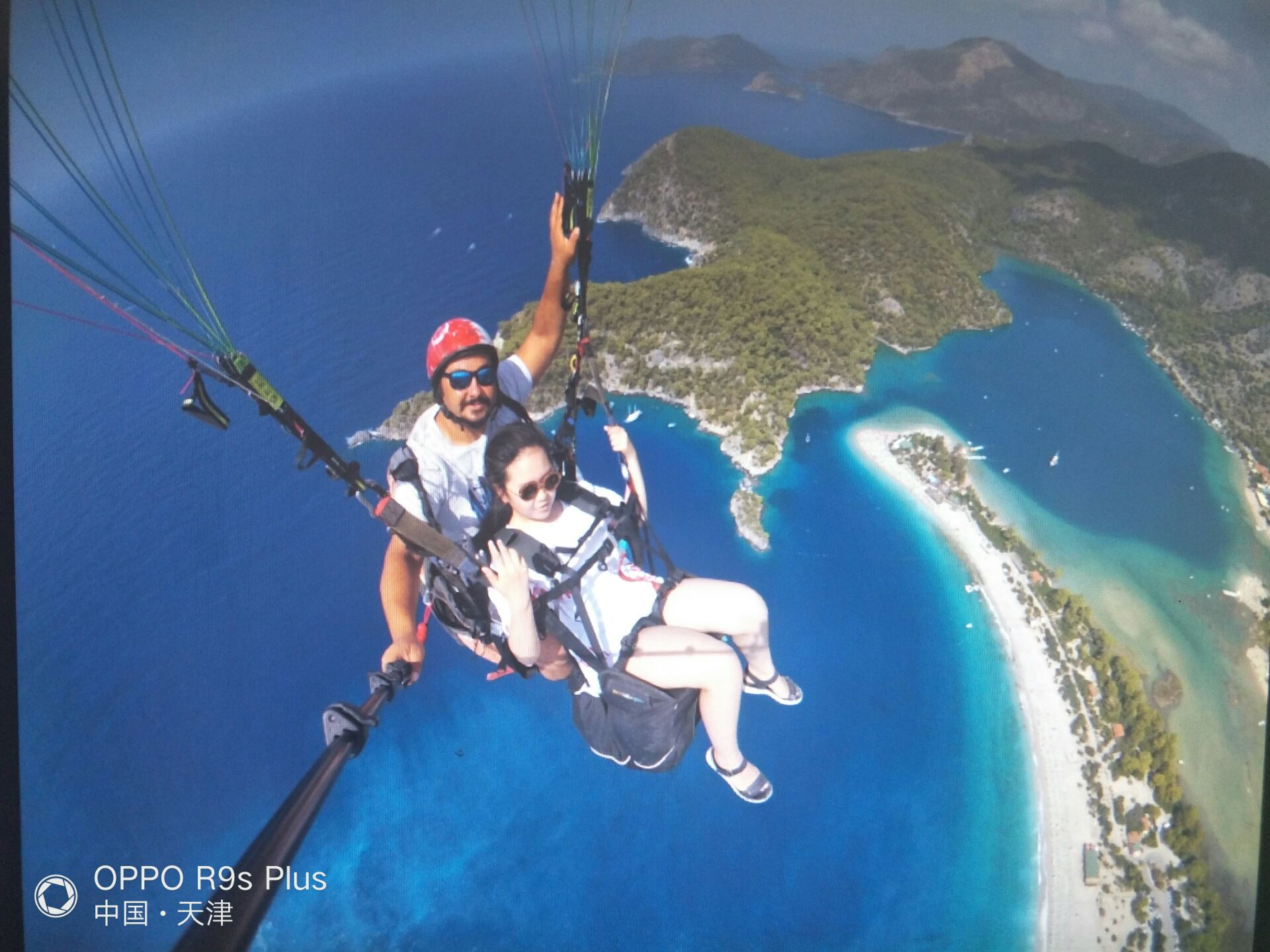 最佳体验点:在厄吕代尼兹(土耳其死海))海面上空，风景极佳，到了土耳其一定要在费特希耶坐滑翔伞。 清