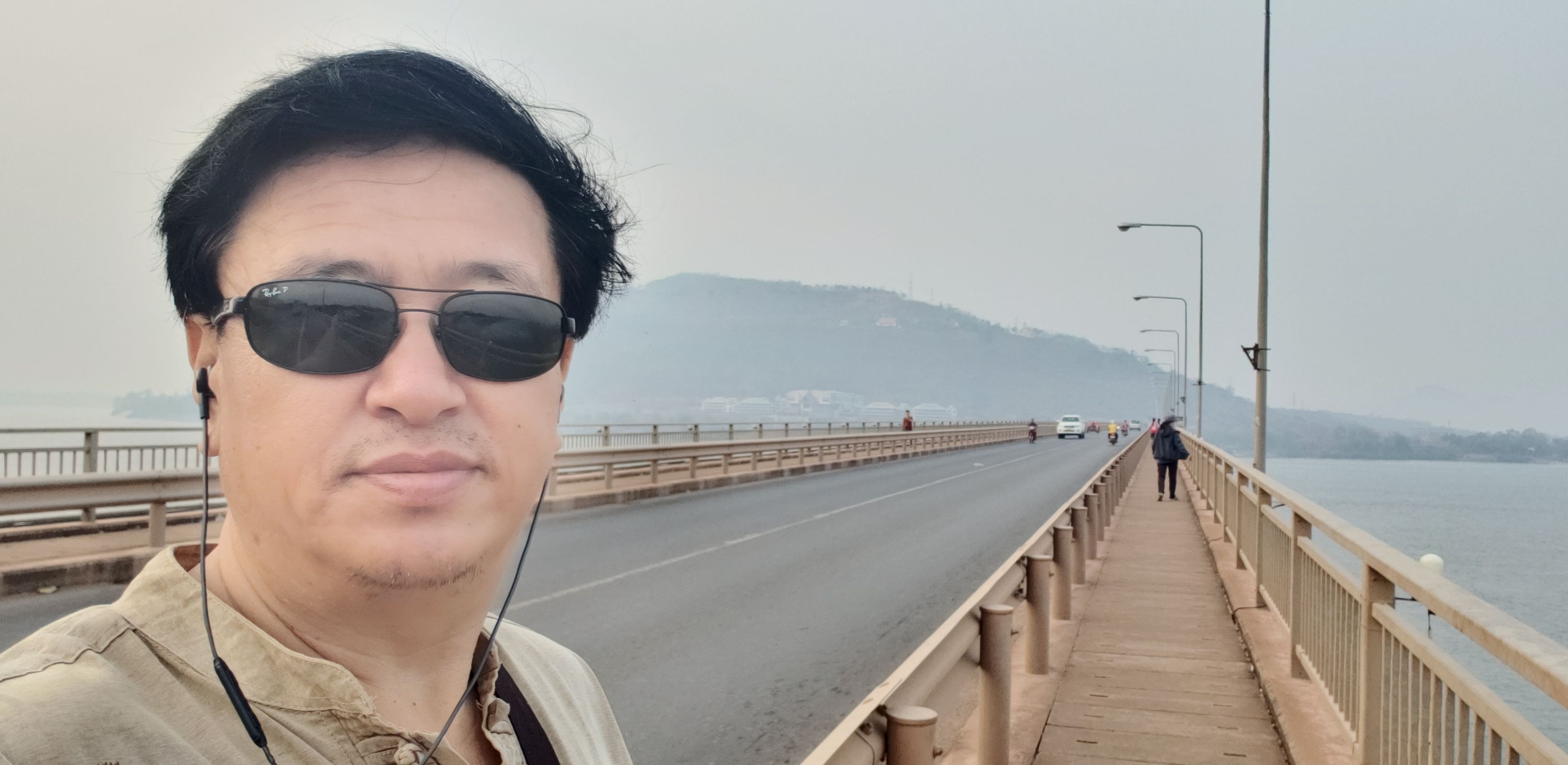 老挝巴色湄公河大桥。