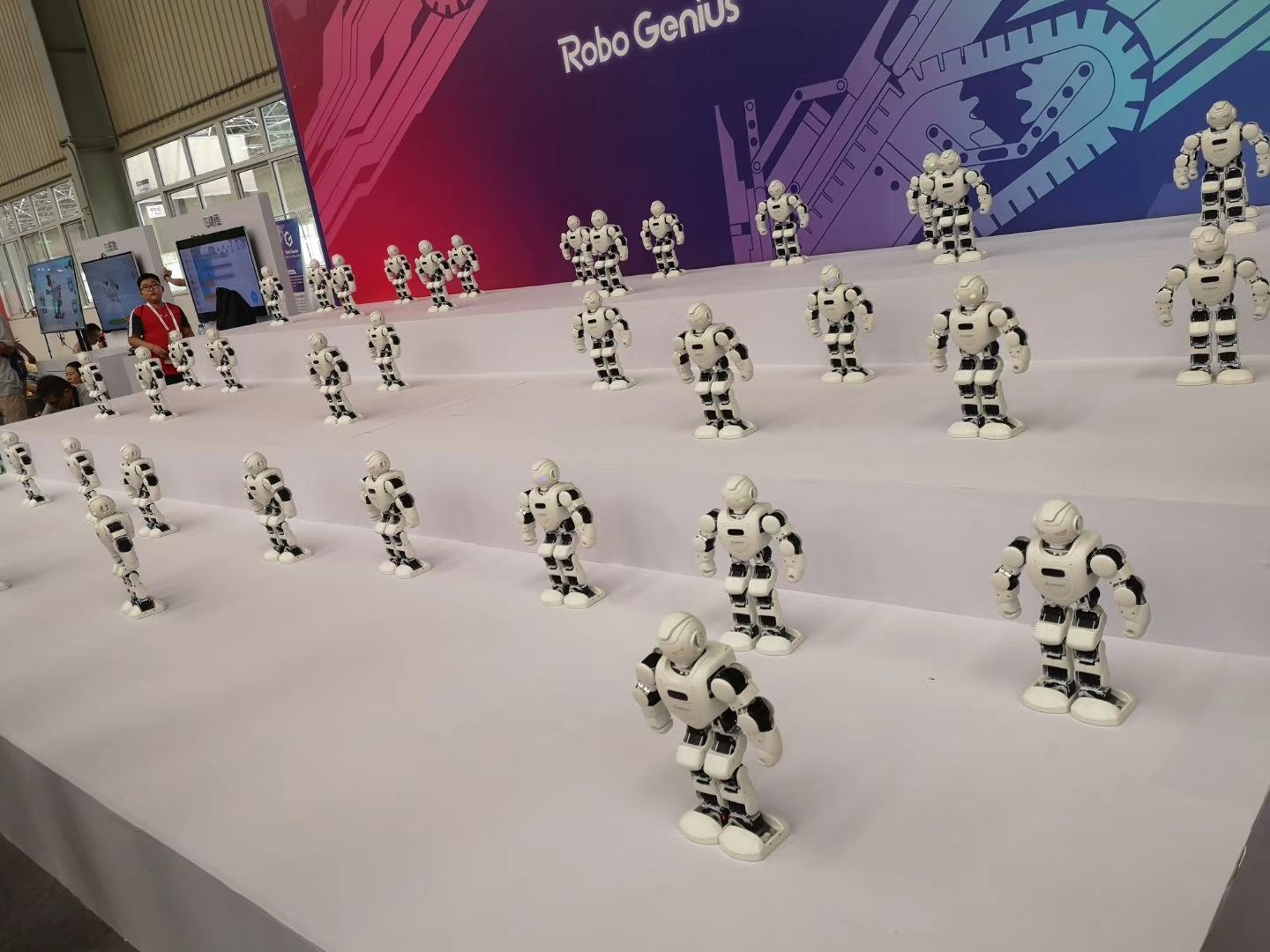  “2019世界机器人大赛”总决赛在河北徐水开启。总决赛为期3天，由 “赛事+行业论坛+特色活动”组