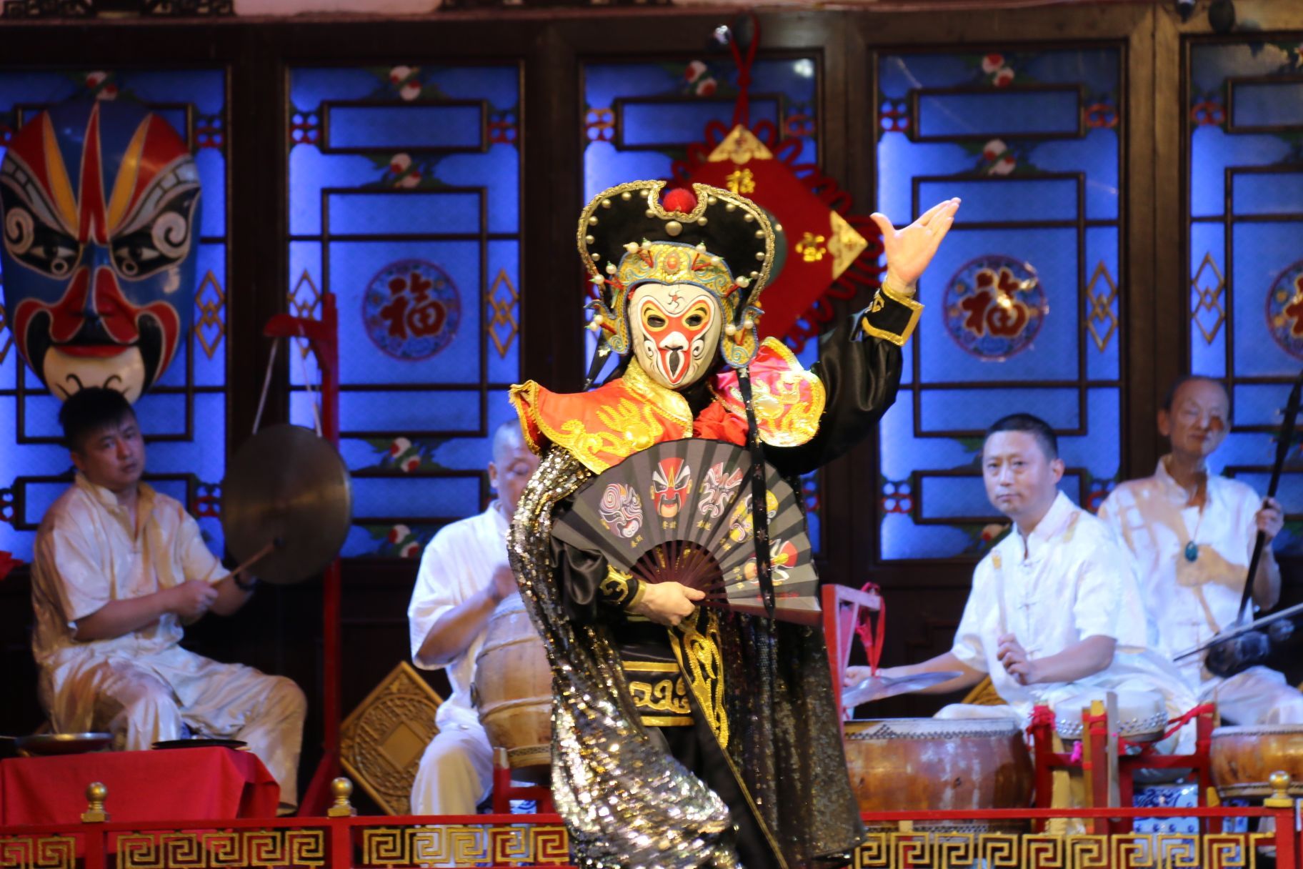 来成都之前一直期待看传统川剧，川剧是四川文化的象征，来到成都，看一场地道的川剧表演是不可或缺的民俗文