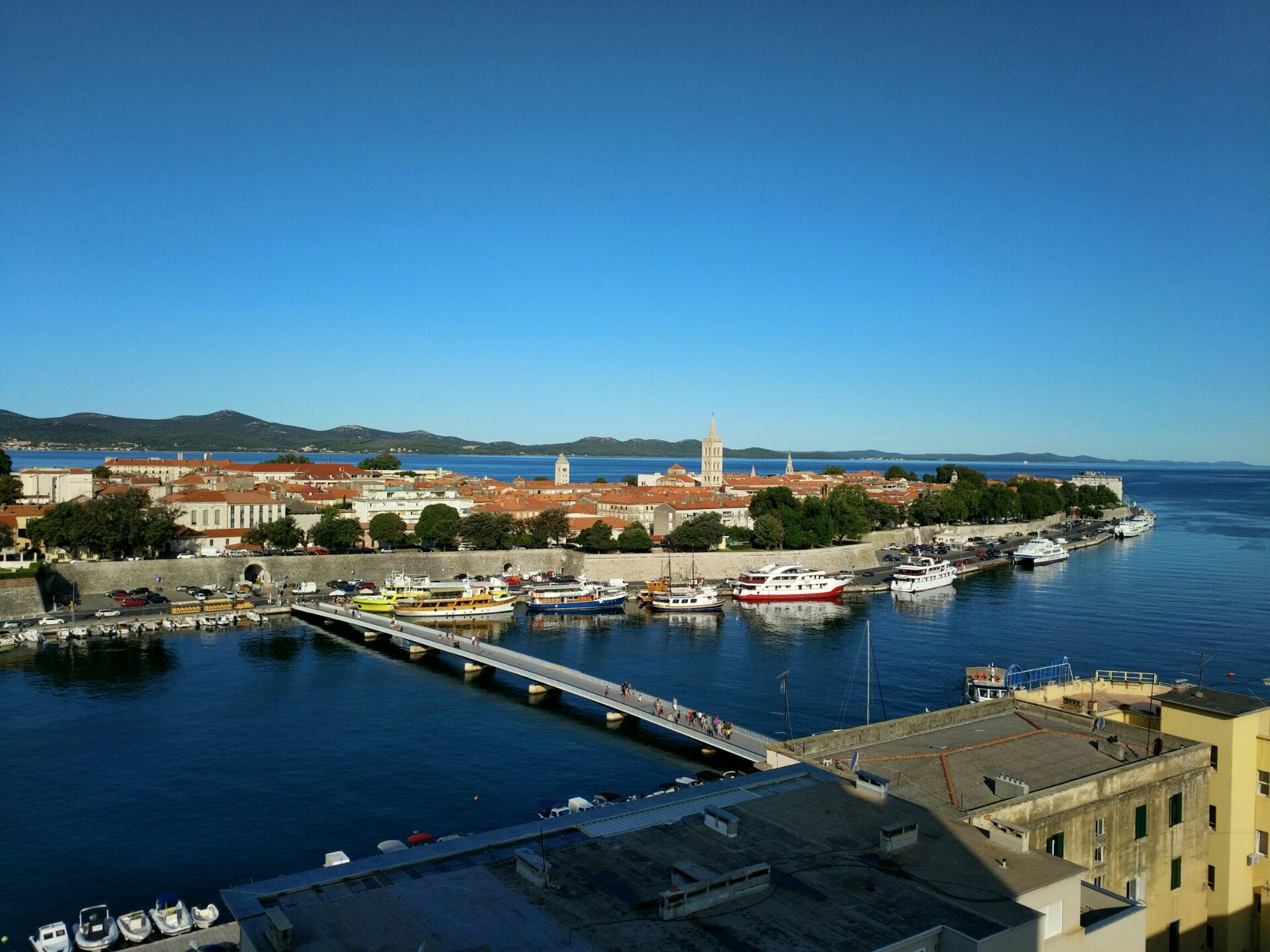 #活力克罗地亚  扎达尔（Zadar）是克罗地亚西部港口、历史名城。西临亚得里亚海，是扎达尔县和北达