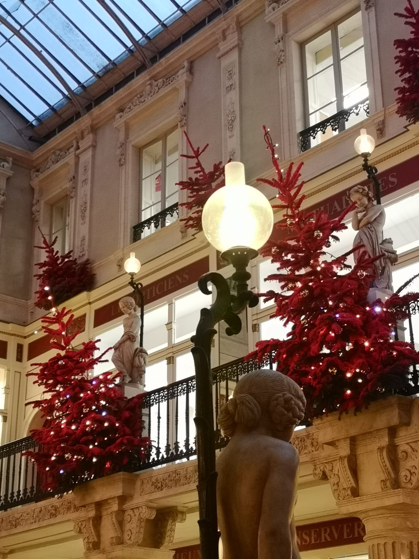 波默海耶廊街  @20 Passage Pommeraye, 44000 Nantes 圣诞节的廊街
