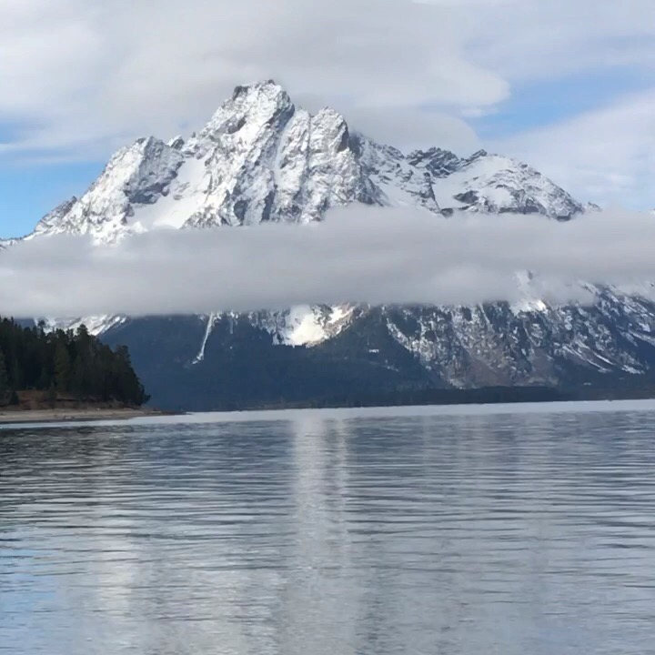 大提顿国家公园 夏天玩水的一个好去处 colter bay.卵石滩 不会弄得一身沙子 湖水清澈 就算