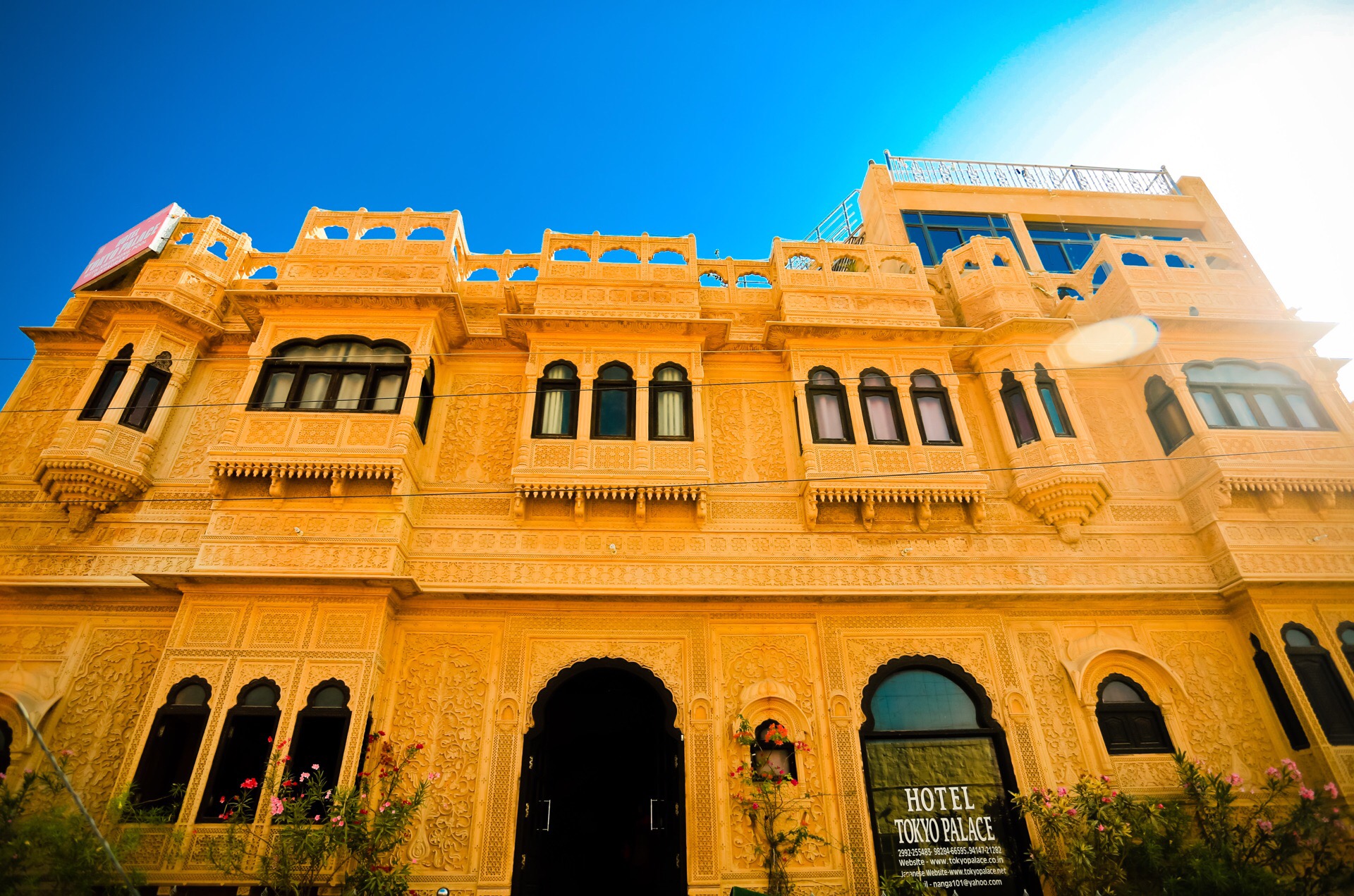 tokyo palace hotel  早上6：30左右就抵达了Jaisalmer。酒店的来接的司机