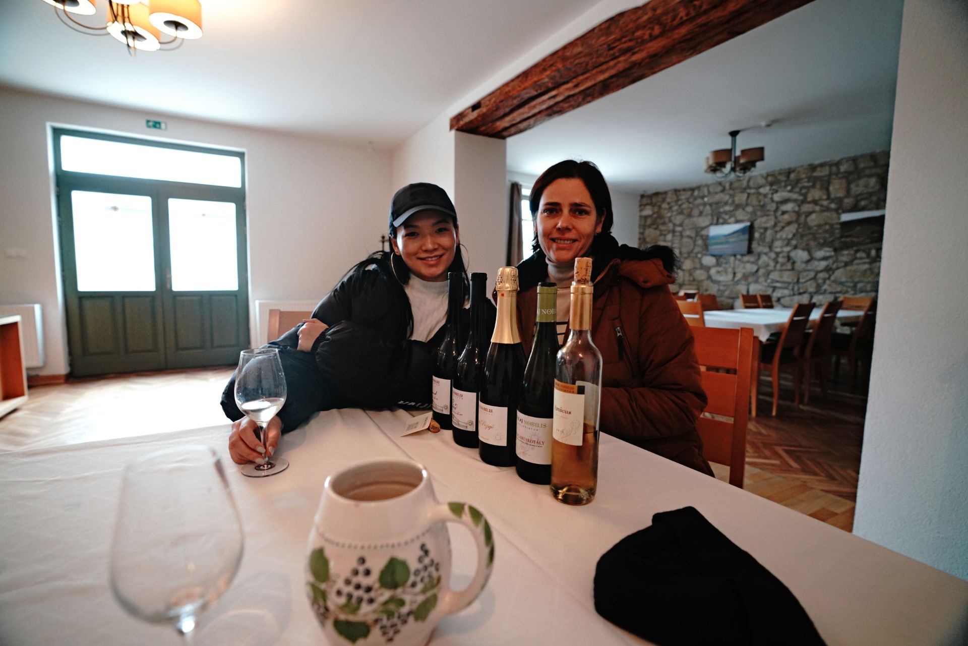 TOKAJ NOBILIS 酒庄 位于匈牙利托考伊镇，这是一家家庭式的酒庄，由一对夫妻一起管理庄园，