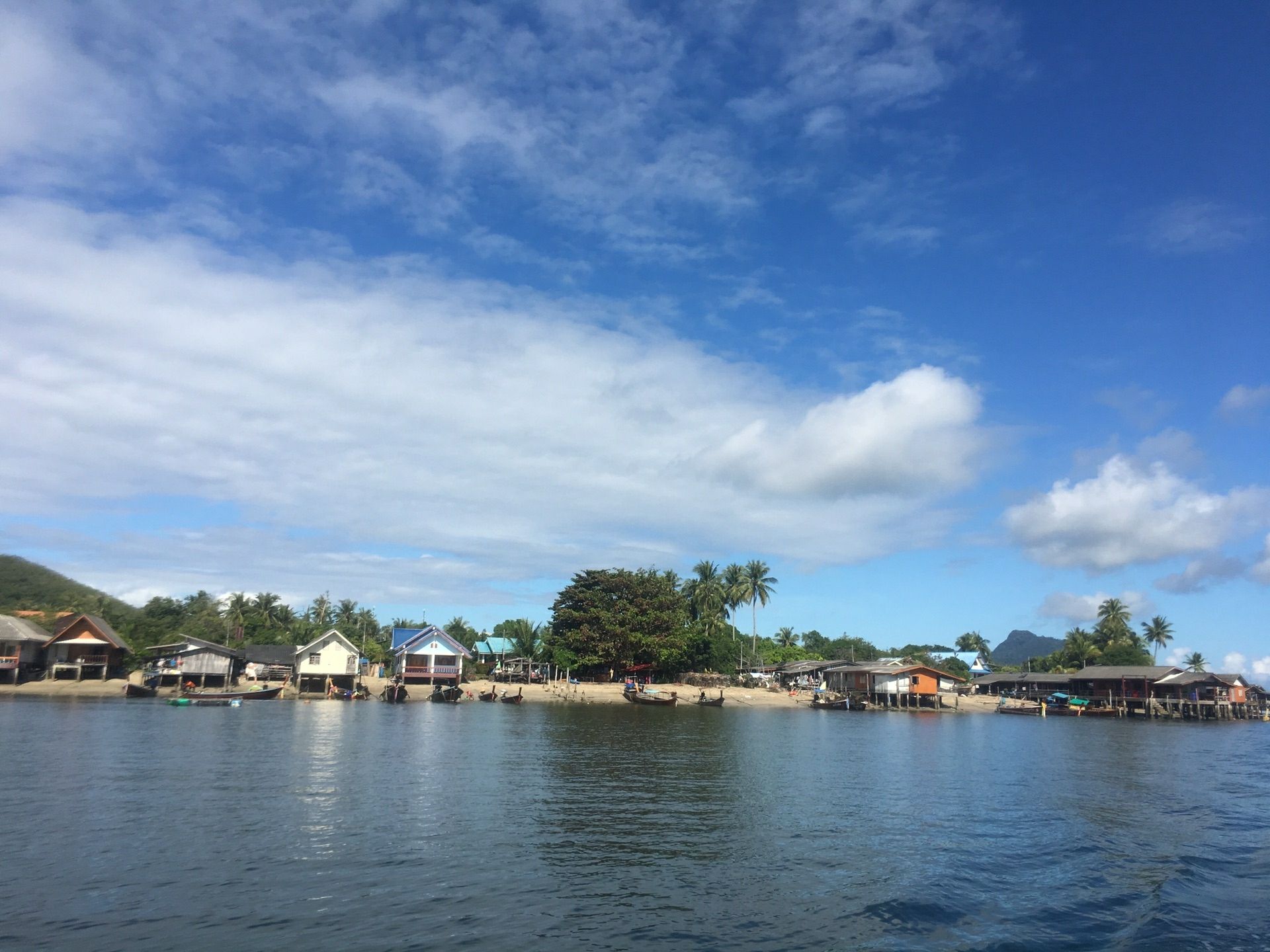 美如仙境的洛克岛是来甲米必游的地方。