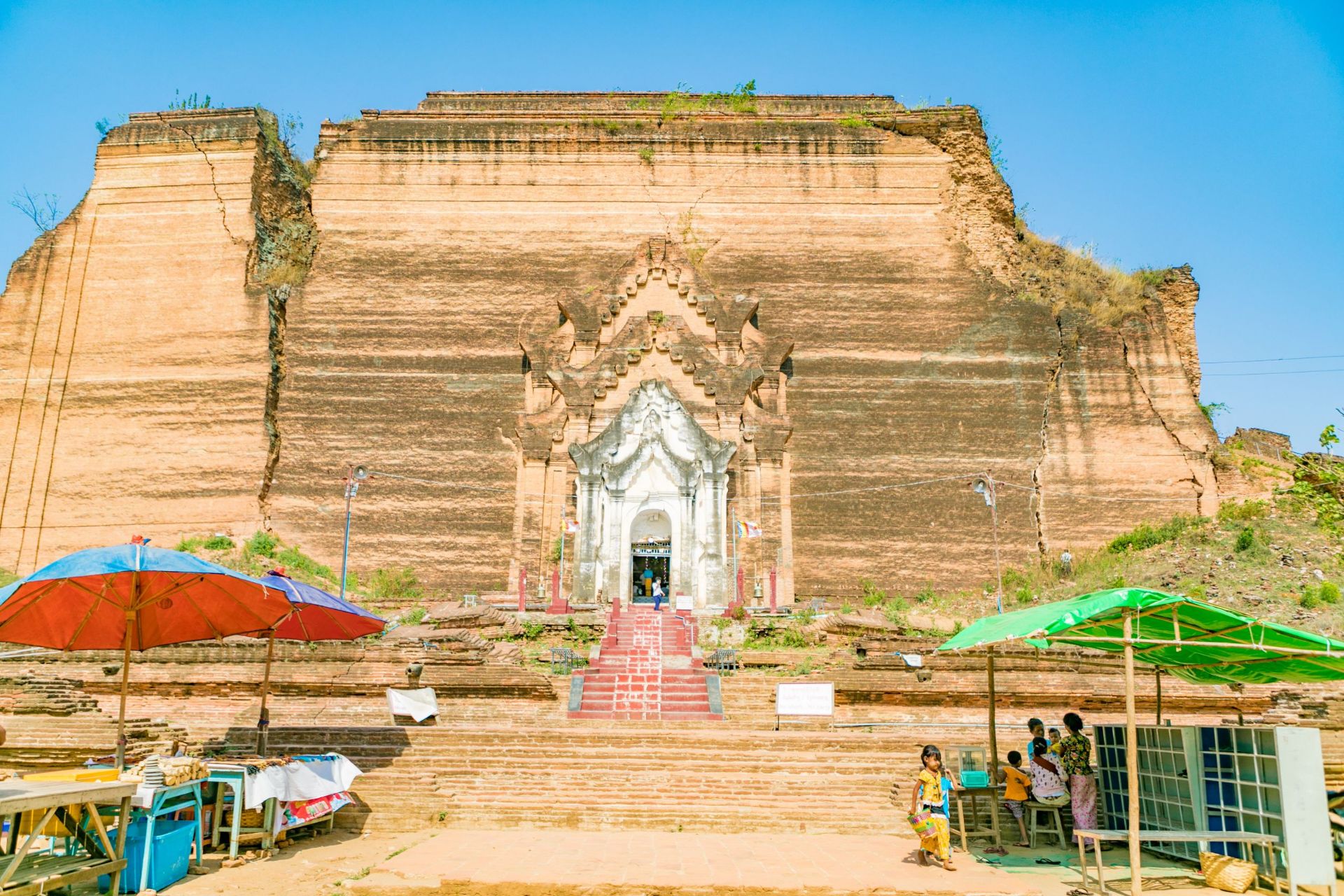 缅甸的寺塔之多，可以让世界游客为之震撼。对于外地人来说，面对几乎相同样貌的庙宇寺塔不免有些“迷茫”，