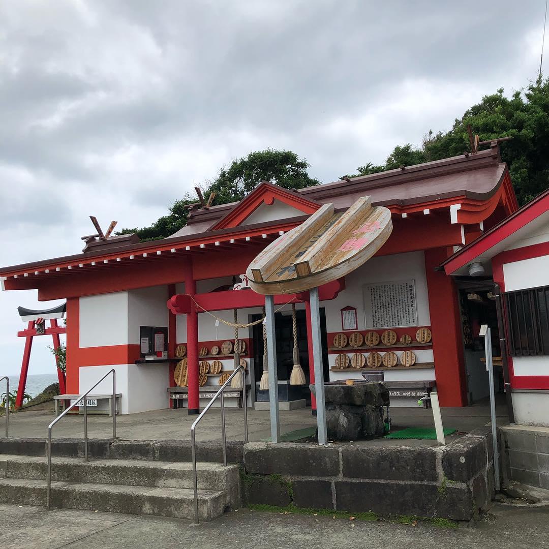 美丽的海边寺院-釜蓋神社  景区地址：日本鹿儿岛县南九州市 891-0704 开放时间：8点到17点