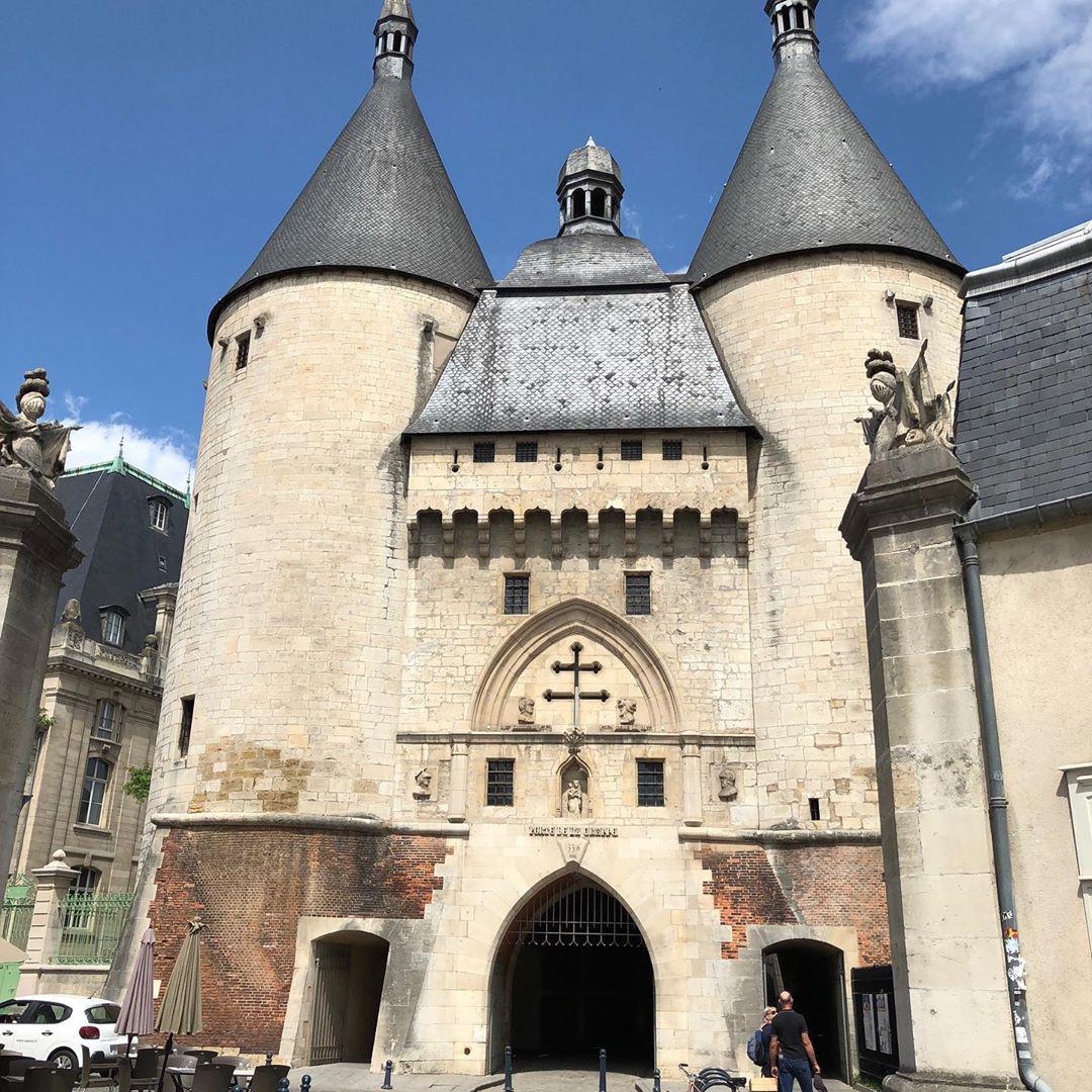 拜访历史遗迹——探寻设计亮点  ▲位置信息：Château de Saumur, 49400 Sau