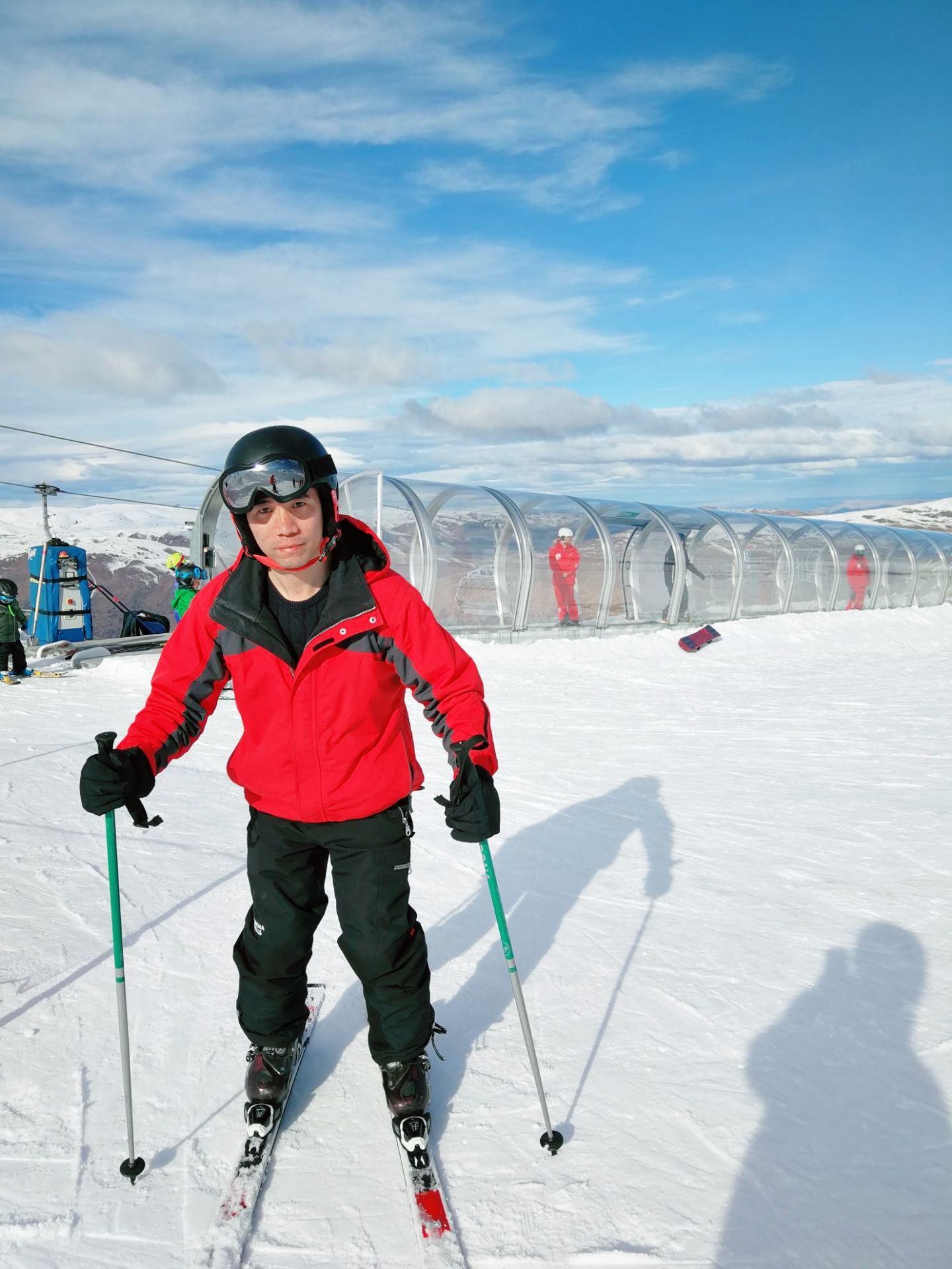 来到了南半球的冬季，怎能不去体验下冰雪运动皇后镇附近著名的卡德罗纳滑雪场，虽然是新手，但在教练的知道