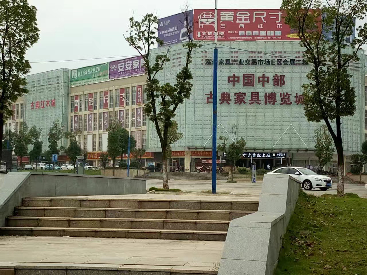 南康区，隶属于江西省赣州市，位于江西省南部、赣州市西部，古称“南野”，秦、汉名“南埜”，三国时因“地