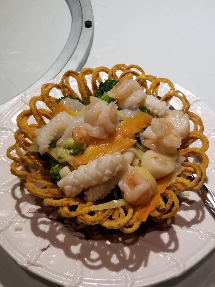 朋友过生日，选择了名门（regal seafood house)中国餐厅吃饭。广东菜味道正宗，ora